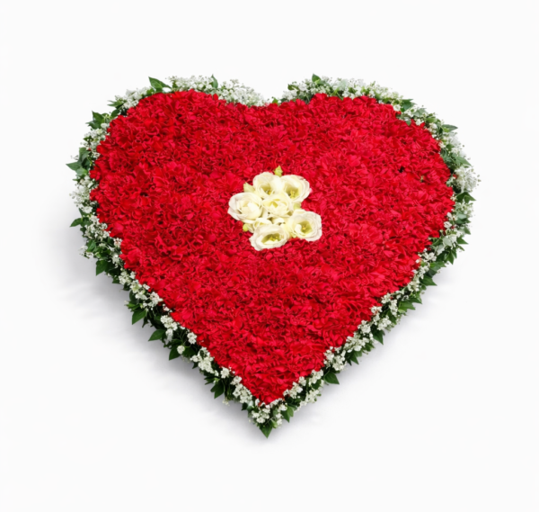 Hjärtformat begravningshjärta i rött med vit blomsterdetalj